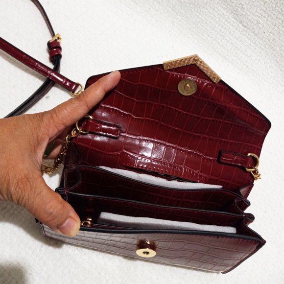 Urban Expressions Hester Crossbody Bag - Picture 3 of 5